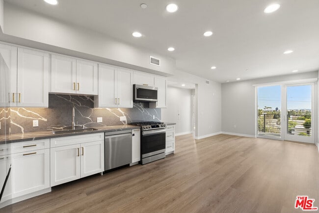 Foto del edificio - 7428 Santa Monica Blvd