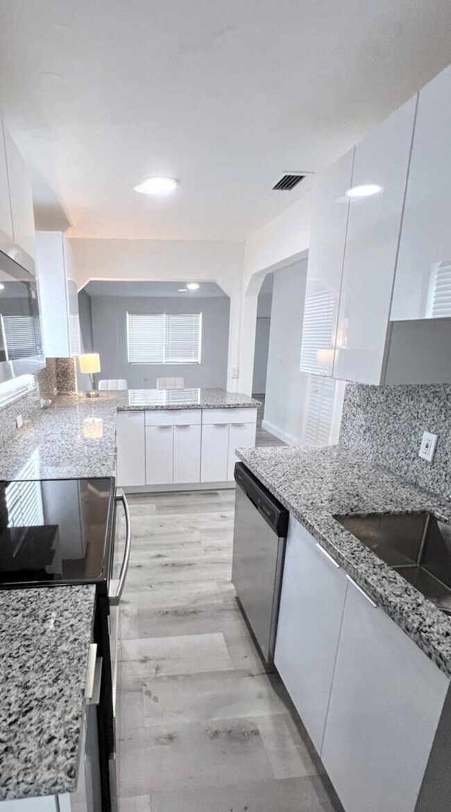 Foto del edificio - 140 NW 124th St