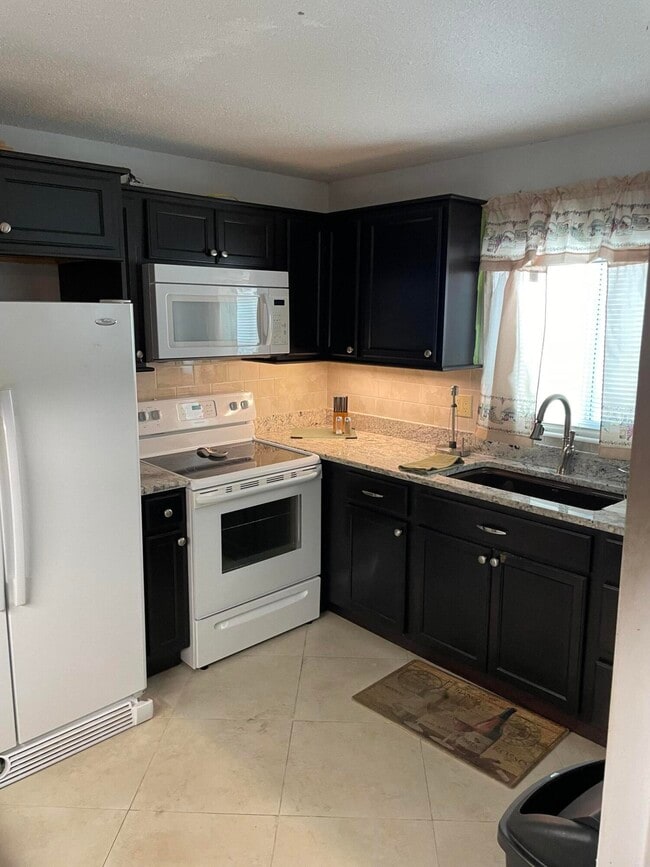 Building Photo - 1500 NE 13th Terrace