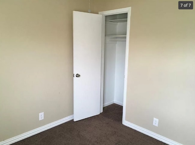 Building Photo - 213 Lake Dr