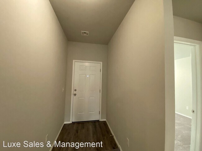 Building Photo - 3 br, 2 bath House - 1011 N Trappers Court...