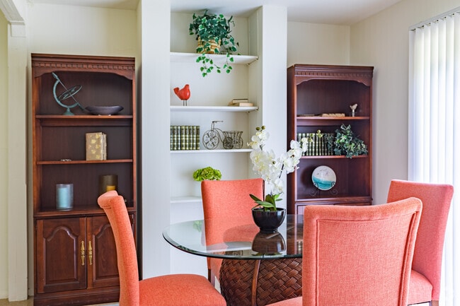 The Shamrock- 2BR, 1.5BA - IVY Gates