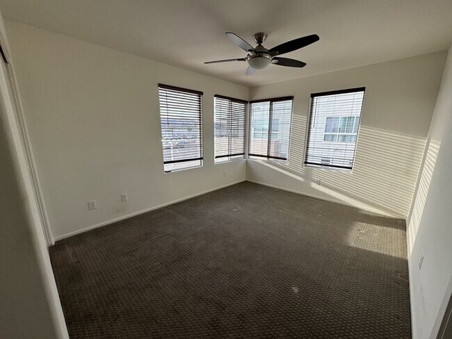 Foto del edificio - Chandler Luxury Townhome