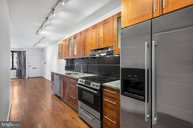 Building Photo - 530 S 15th St