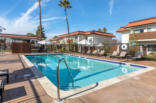 Pool - Villa Del Mar Apartments (new)