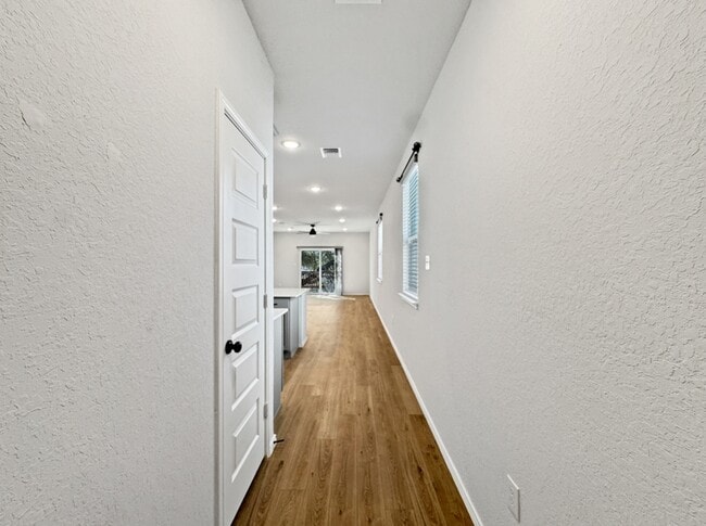 Building Photo - 14630 Emerio Dr