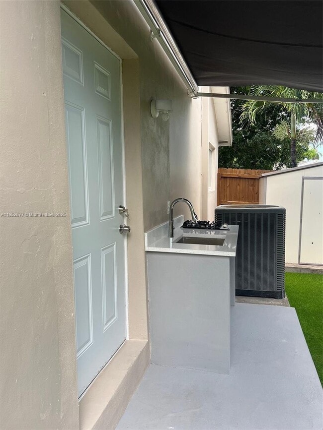 Foto del edificio - 5004 SW 140th Ct
