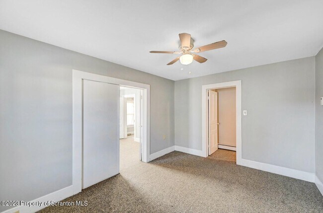 Building Photo - 293 Main St