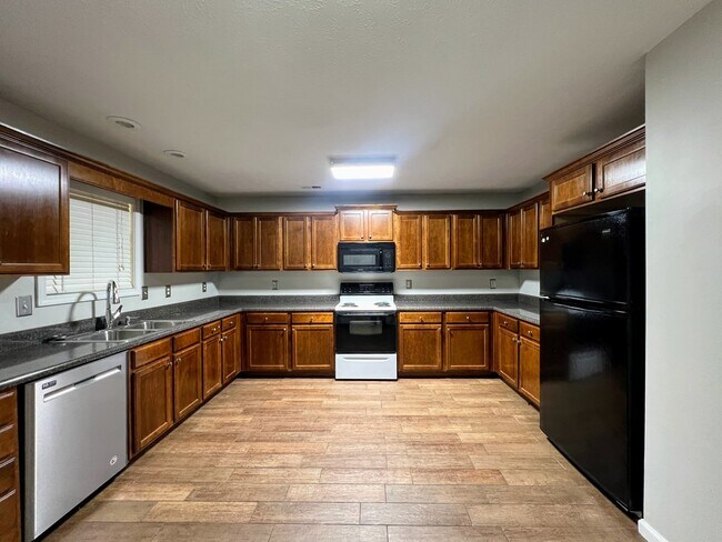 Building Photo - 609 Burson Ave