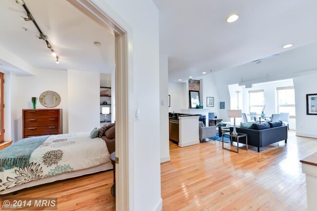 Foto del edificio - 2 br, 2 bath Condo - 1305 Clifton Street NW