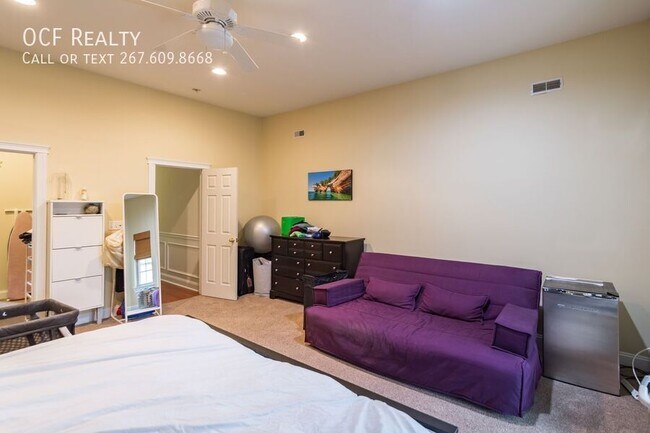 Building Photo - Large Four Bedroom Graduate Hospital Home ...