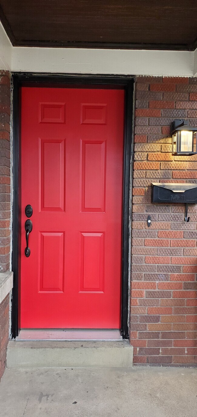 Front Door Porch - 1721 E Mulberry St