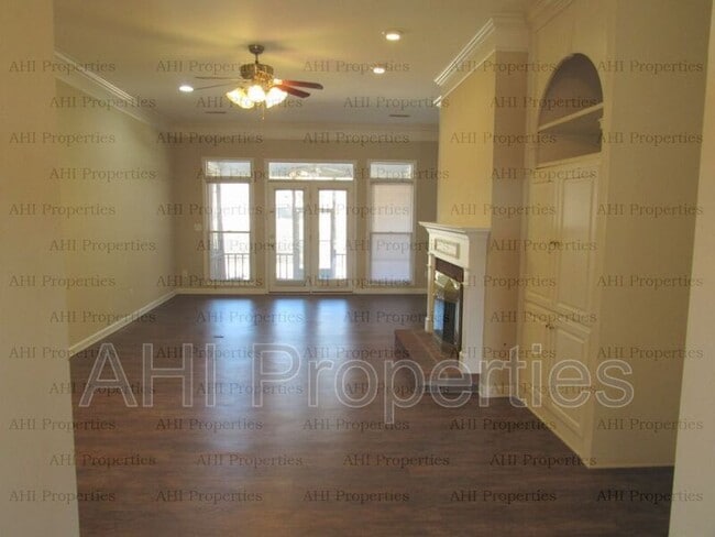 Building Photo - 367 Talon Dr