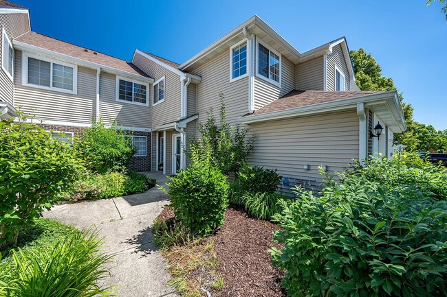 Building Photo - 1136 Cambria Ln S