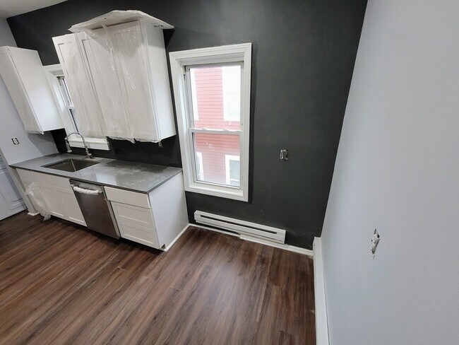 Building Photo - 12 Woodcliff St