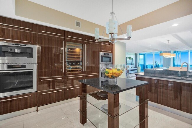 Building Photo - 2711 S Ocean Dr