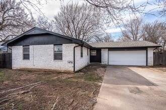 Building Photo - 303 Annawood Dr