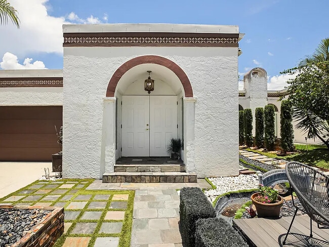 Photo - 6590 Fountains Cir House