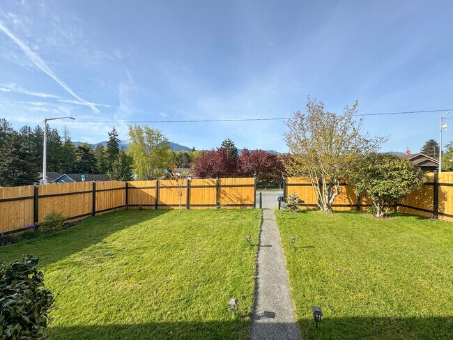 Building Photo - Nicely Updated Home For Lease!