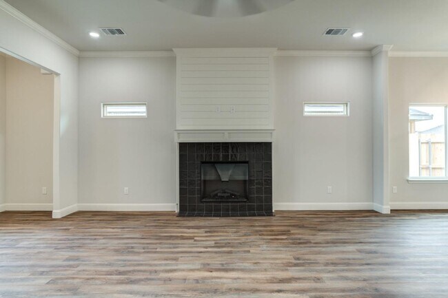 Foto del edificio - Stunning New Construction in Burgamy Park