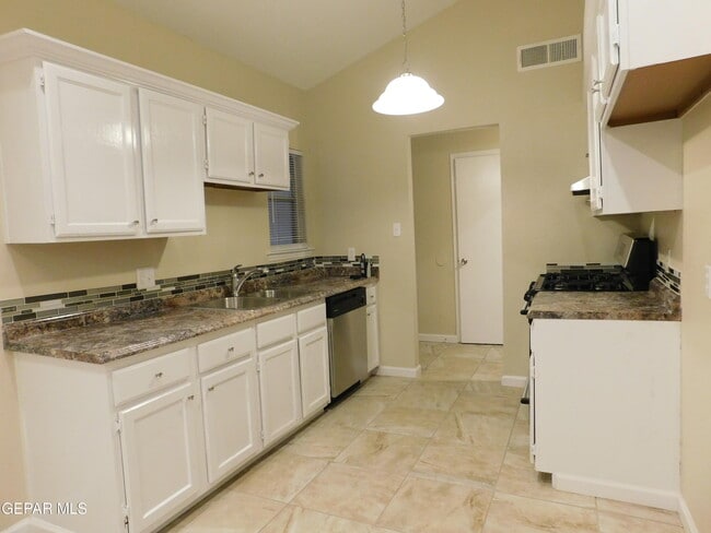 Building Photo - 9948 Desert Willow Way