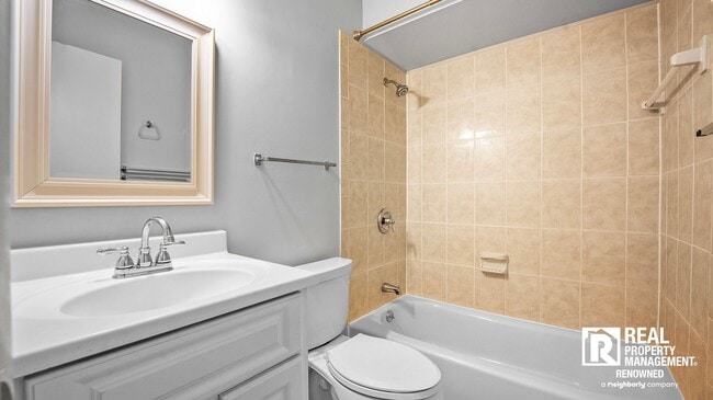 Photo - Lovely 4 BR/2.5 BA Split-level in Quite Ne... House