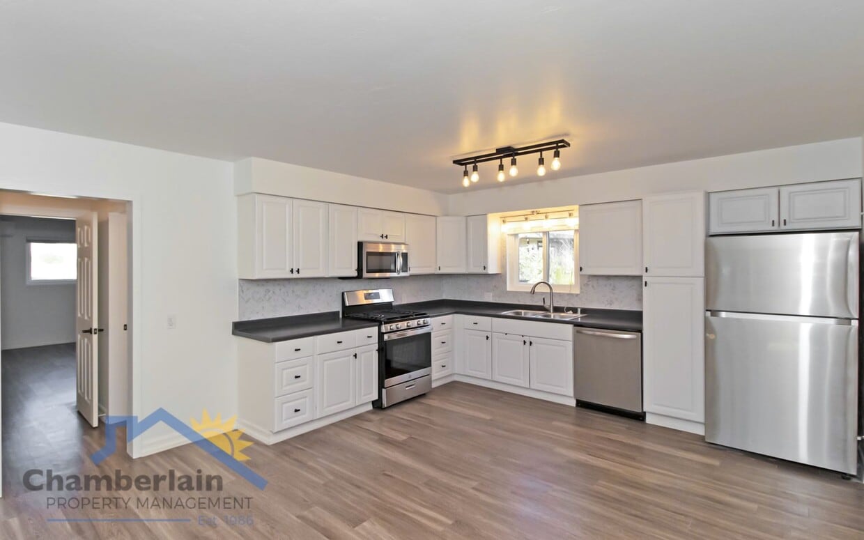 Primary Photo - 2 Bedroom/1 Bathroom Coastal Leucadia Duplex!