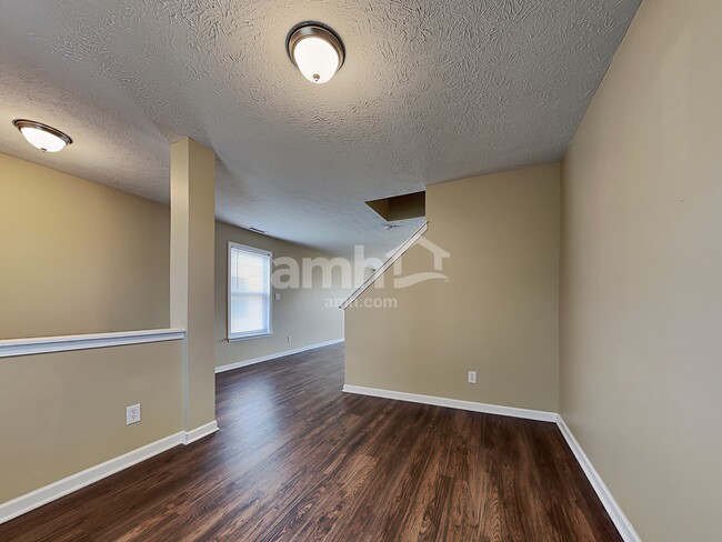 Foto del edificio - 1621 Wagner Dr