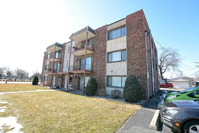Building Photo - 5724 W 111th St