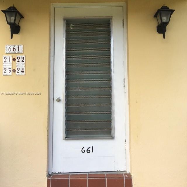Foto del edificio - 661 SW 11th St