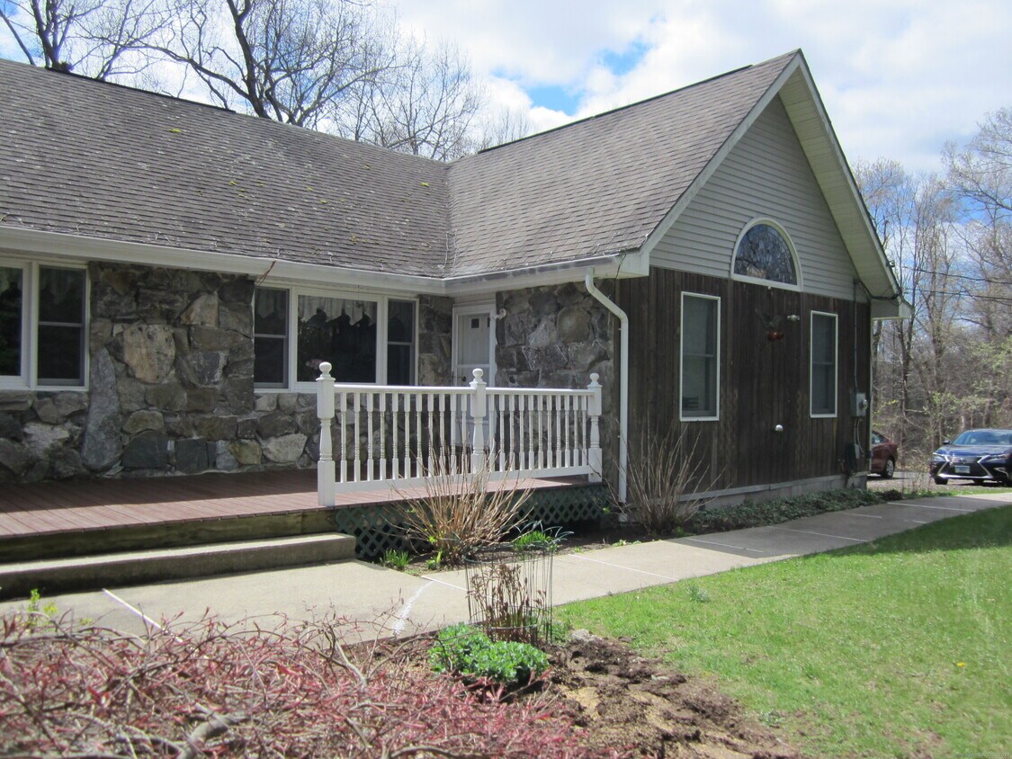 39 Eastland Dr, Manchester, CT 06042 House Rental in Manchester, CT