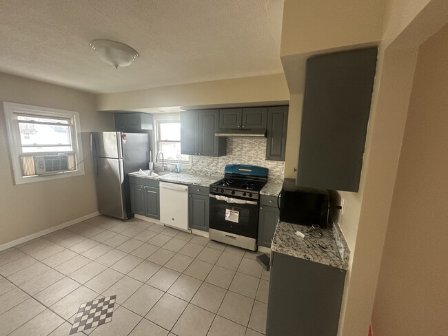 Building Photo - 726 Golden Ave