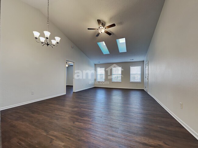 Foto del edificio - 15522 Dry Creek Rd