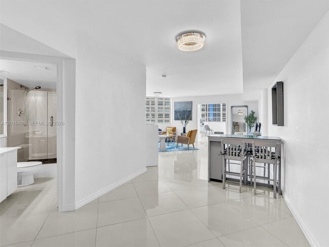 Building Photo - 825 Brickell Bay Dr