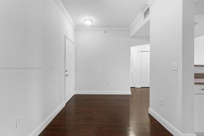 Building Photo - 533 NE 3rd Ave