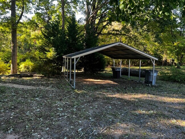 Building Photo - 851 Fairway Dr