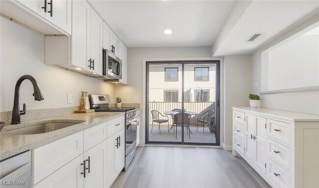 Foto del edificio - 26651 Lake of the Falls Blvd