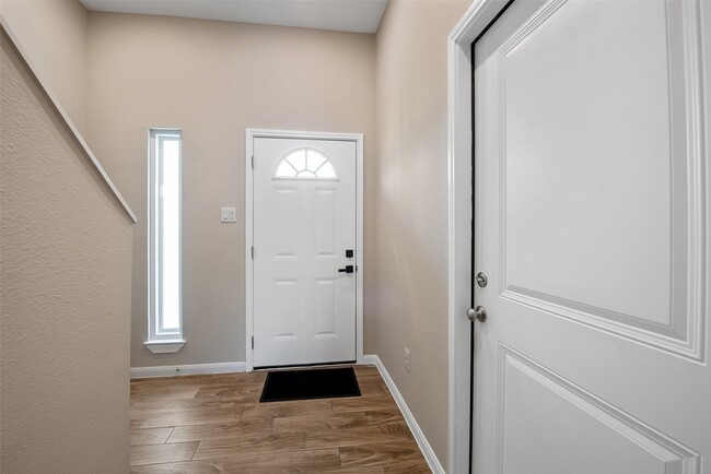 Foto del edificio - 7937 Richland Dr