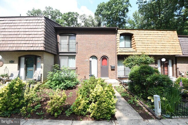 Foto del edificio - 8147 Inverness Ridge Rd