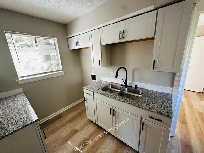Building Photo - NEWLY RENOVATED HOME IN 38106, SECTION 8 F...