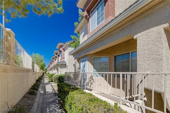 Foto del edificio - 908 Dusty Creek St