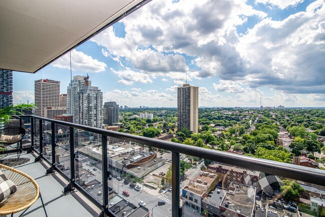 Building Photo - E18HTEEN