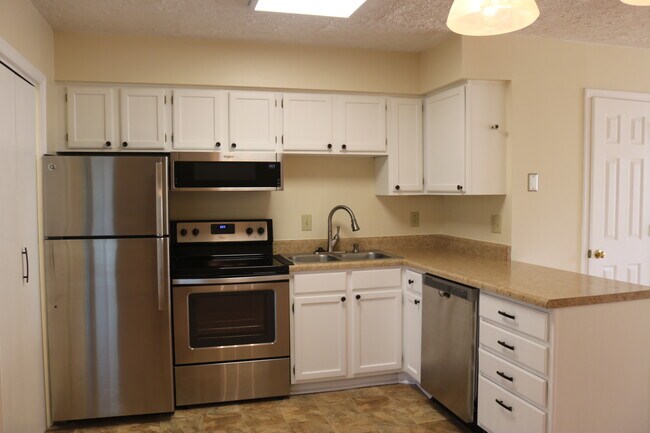 Building Photo - 113 Chaucer Ct