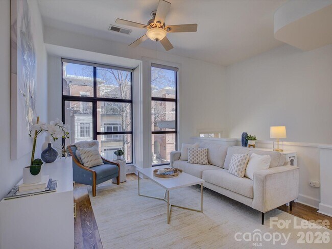 Foto del edificio - 636 Garden District Dr