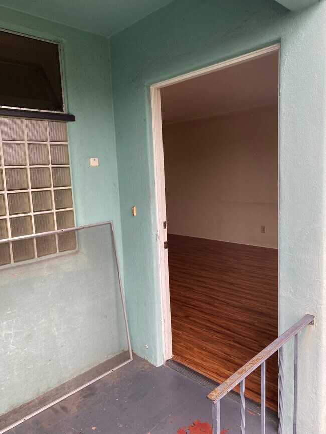 Foto del edificio - 2570 B St