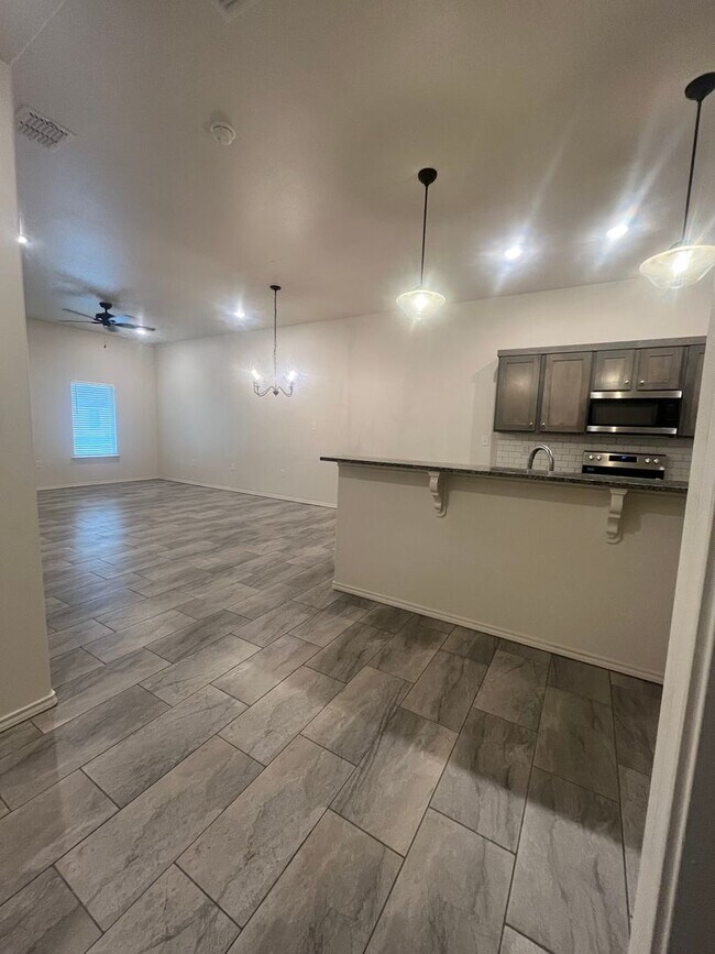 Foto del edificio - Escape the Ordinary in Viridian Townhomes!