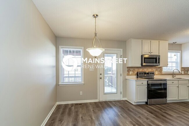 Foto del edificio - 5129 Peakwood Dr
