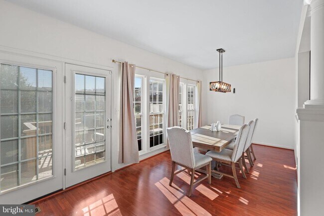 Foto del edificio - 12 Popes Creek Ln