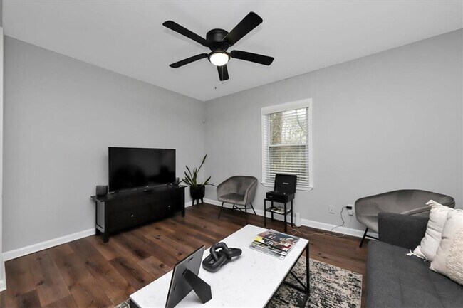 Foto del edificio - 984 Camilla St SW