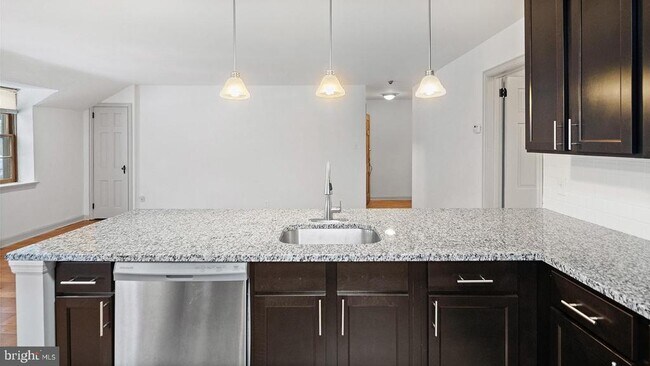 Building Photo - 2900 Woodpipe Ln